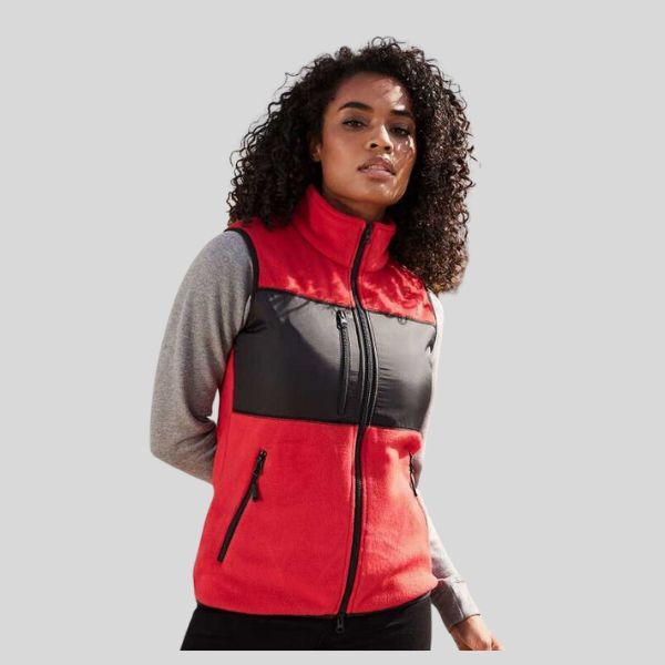 JN1309 James&Nicholson Gilet in pile da donna con inserto in tessuto e taschino sul petto 100% poliestere riciclato Thumbnail