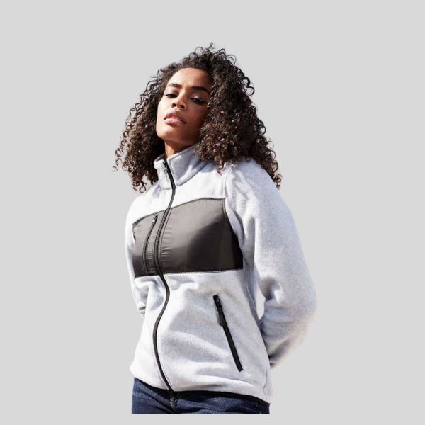 JN1311 Giacca in pile da donna multitasche con inserto in tessuto e taschino sul petto 100% poliestere riciclato 280g Thumbnail