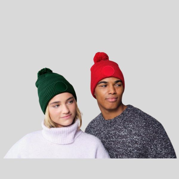 B530R Beechfield Berretto invernale con pon pon e patch tonda 100% poliestere riciclato Thumbnail
